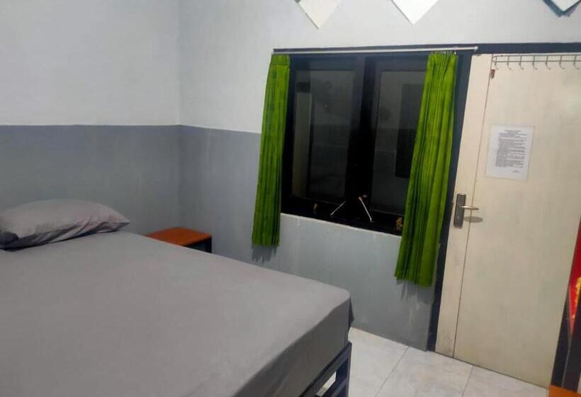 فندق Reddoorz Plus Near Alun Alun Sumenep