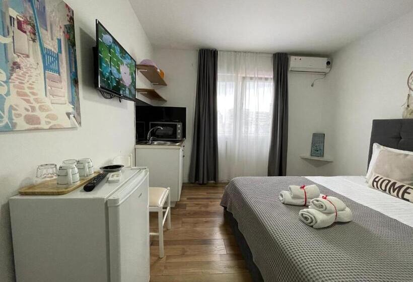 Central Studio Apartments