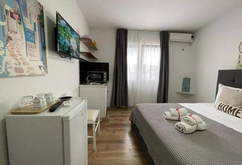 Central Studio Apartments