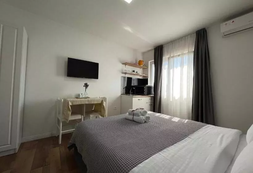 Central Studio Apartments