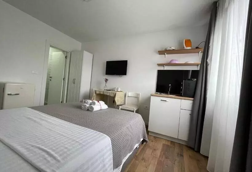 Central Studio Apartments