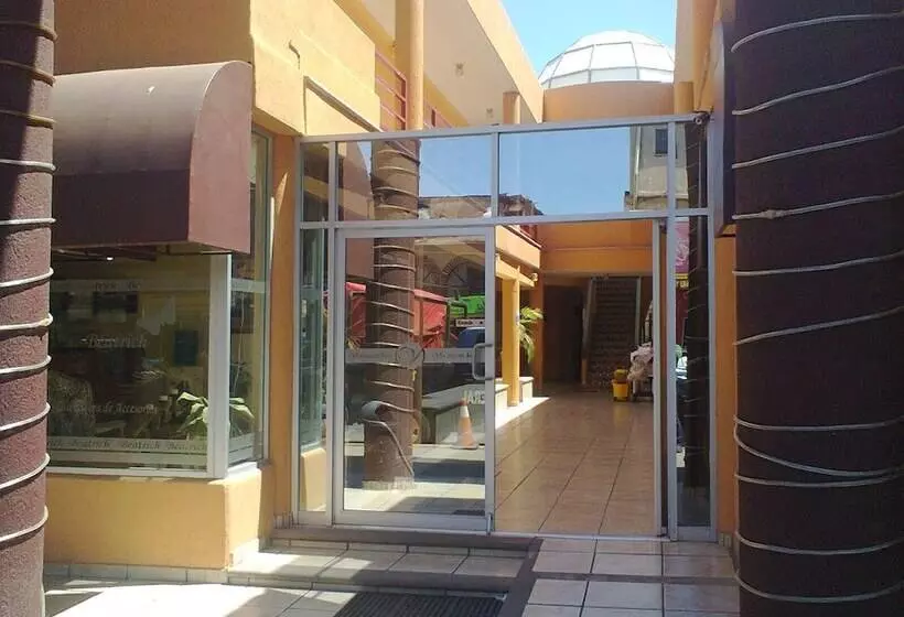 Hotelli Versalles Inn