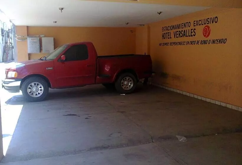 Hotelli Versalles Inn