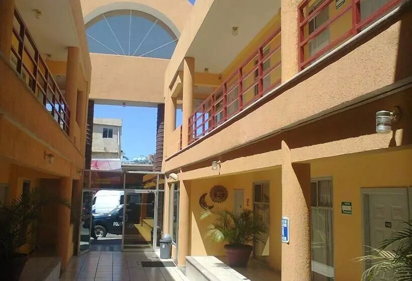 Hotelli Versalles Inn