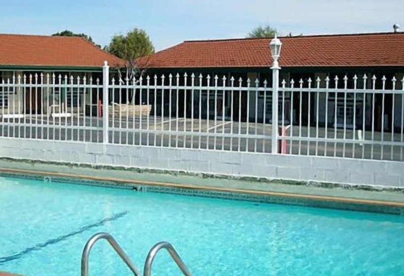 Holiday Motel Waynesburg