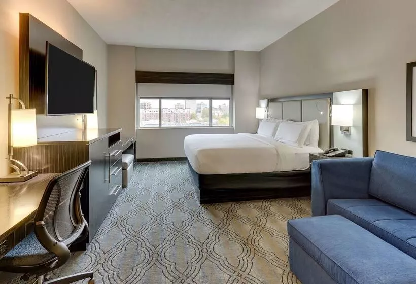 هتل Doubletree By Hilton St. Louis Forest Park