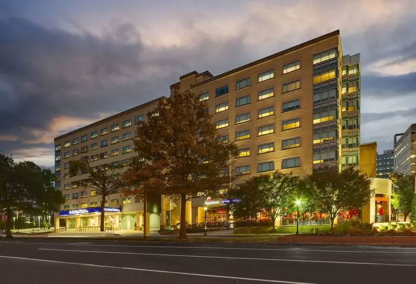 هتل Doubletree By Hilton St. Louis Forest Park