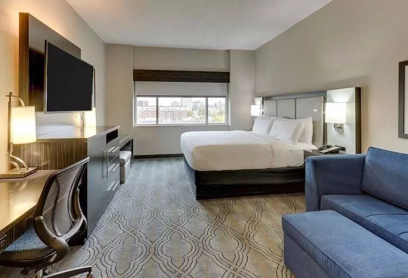 هتل Doubletree By Hilton St. Louis Forest Park