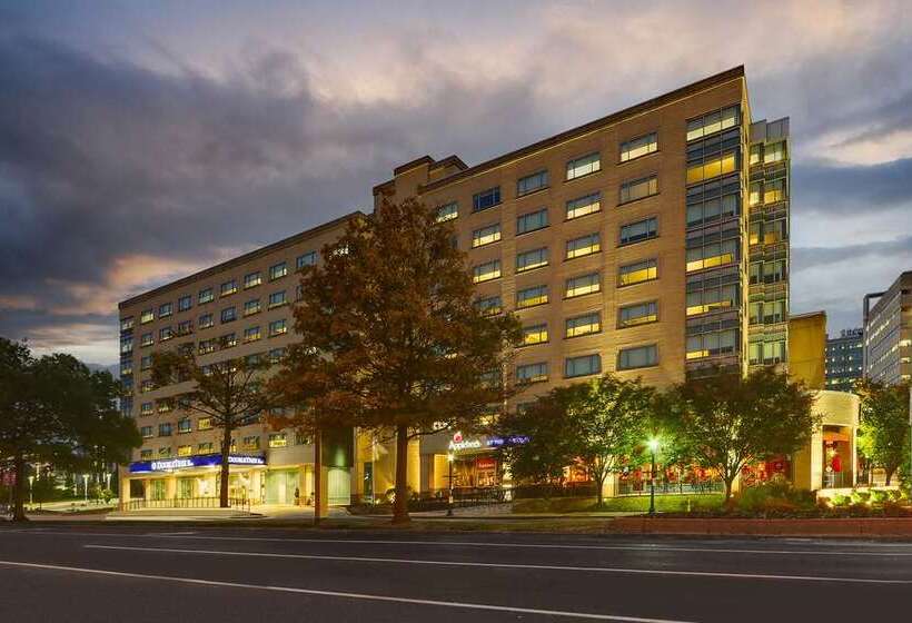 فندق Doubletree By Hilton St. Louis Forest Park