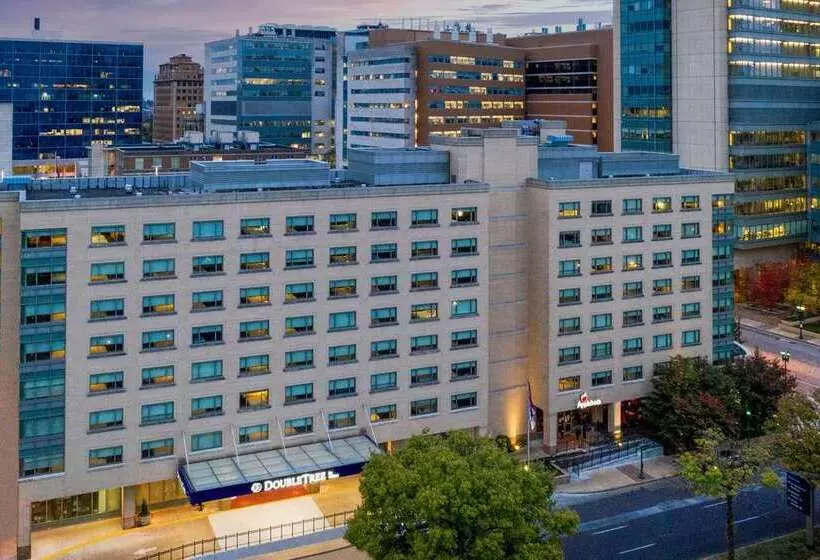 هتل Doubletree By Hilton St. Louis Forest Park
