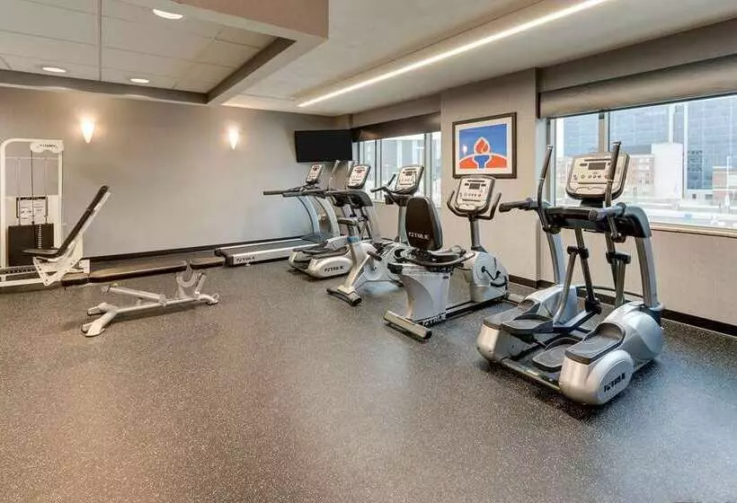 هتل Doubletree By Hilton St. Louis Forest Park