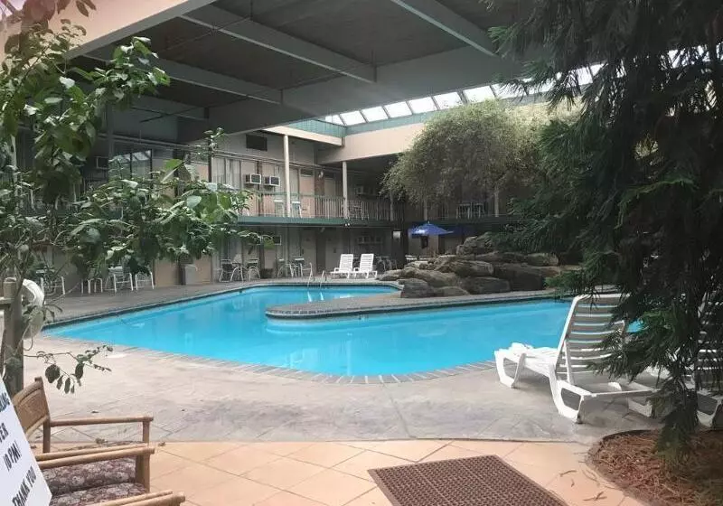 Отель Fairbridge Inn & Suites Poconos