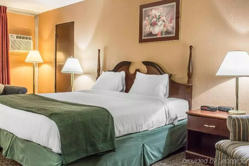 Отель Fairbridge Inn & Suites Poconos