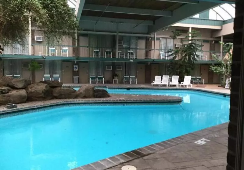 Отель Fairbridge Inn & Suites Poconos