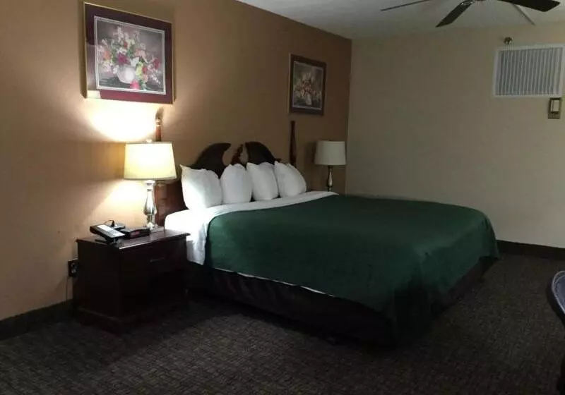 Отель Fairbridge Inn & Suites Poconos
