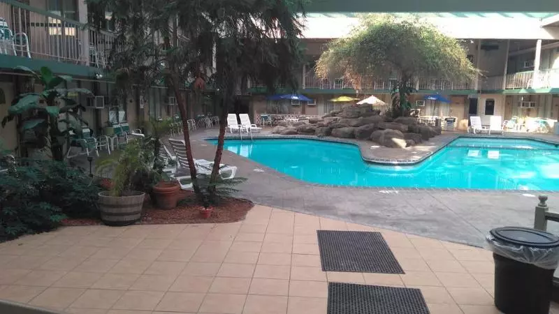 Отель Fairbridge Inn & Suites Poconos