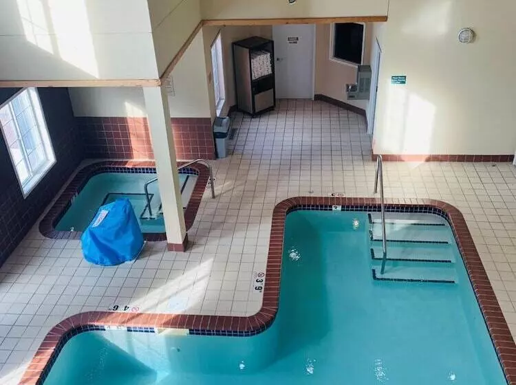 Отель Grandstay Residential Suites