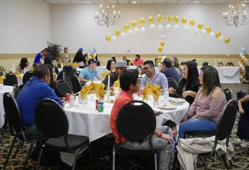 Отель Inn At Grand Glaize