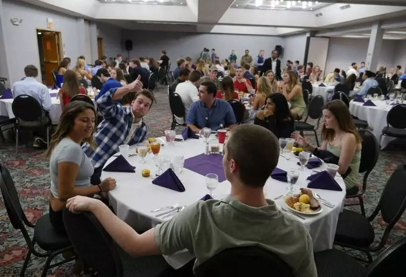 Отель Inn At Grand Glaize