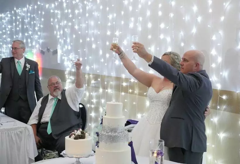 Отель Inn At Grand Glaize