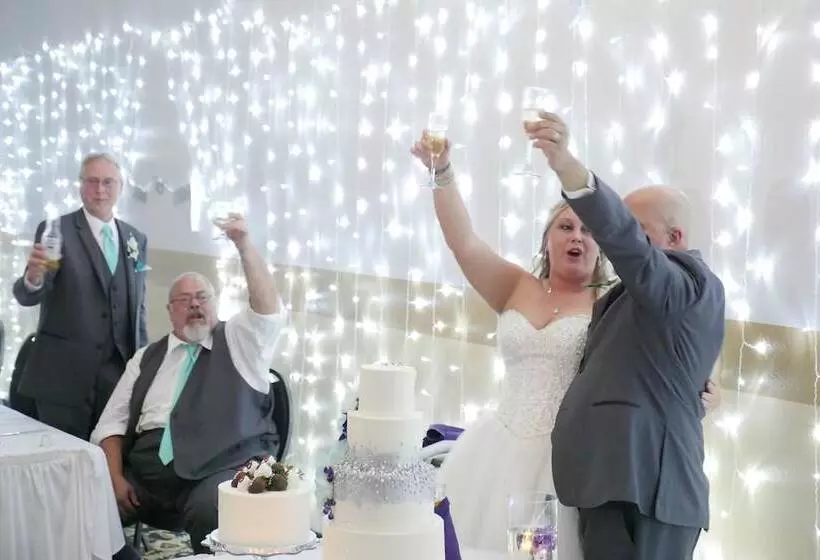 Отель Inn At Grand Glaize