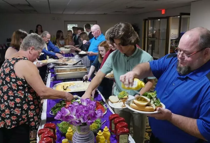 Отель Inn At Grand Glaize