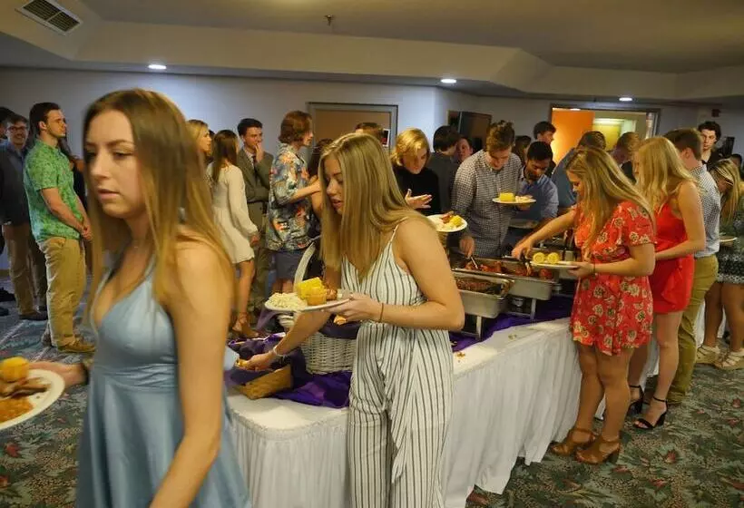 Отель Inn At Grand Glaize