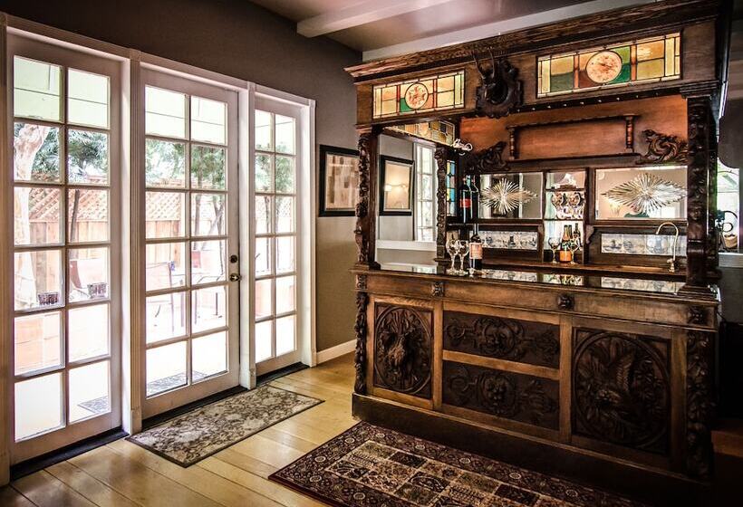 هتل Inn At Parkside