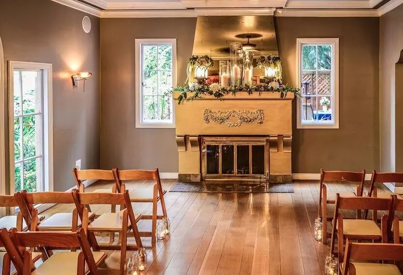 Отель Inn At Parkside