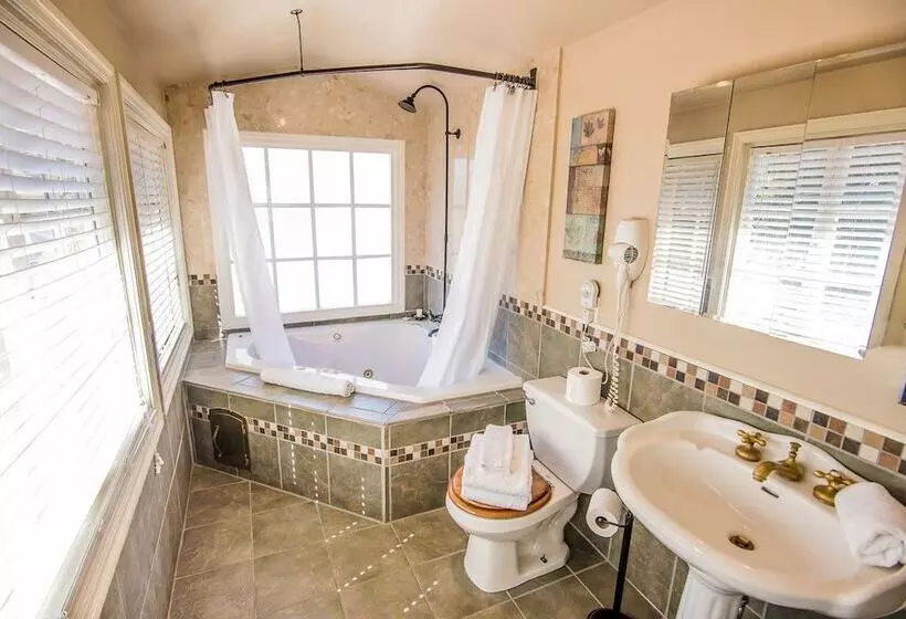 Отель Inn At Parkside