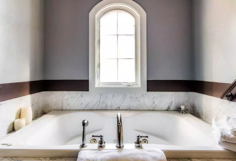 Отель Inn At Parkside