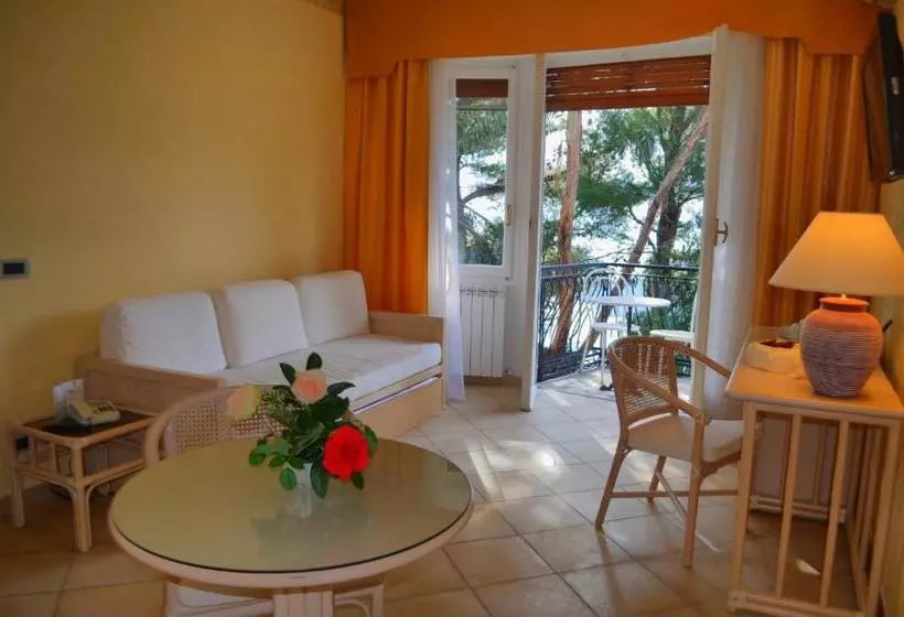 Отель La Riserva Di Castel D Appio Charme & Relax