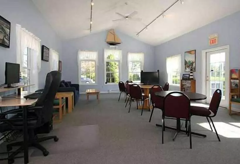 هتل Nautical Mile Resort