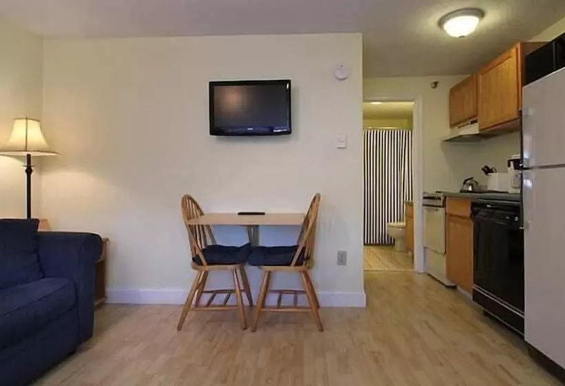 هتل Nautical Mile Resort