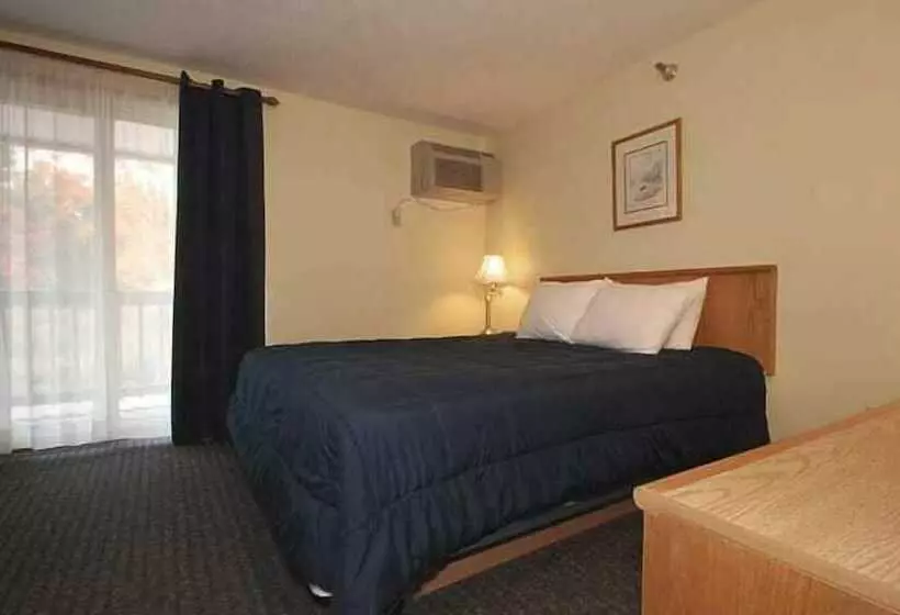 هتل Nautical Mile Resort