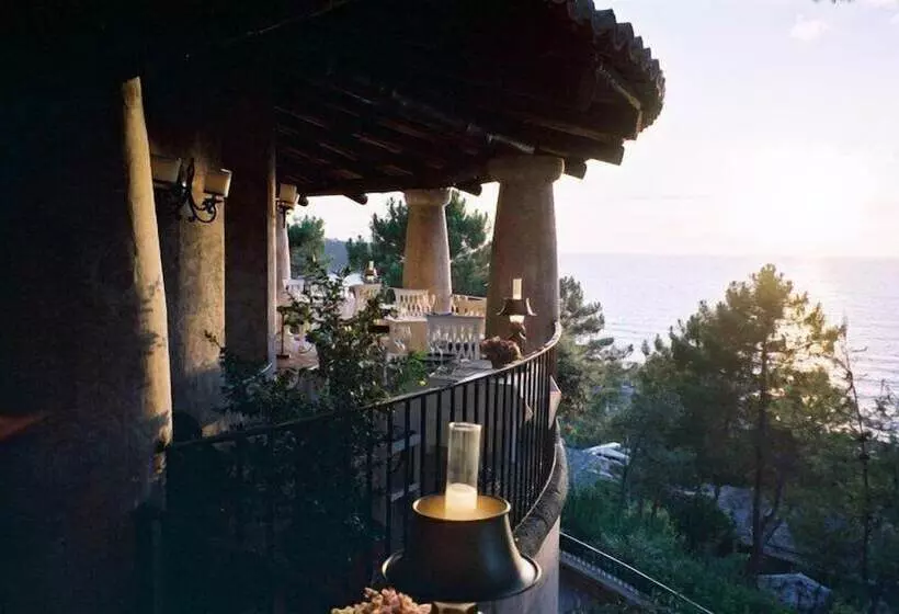 Отель Porto Pirgos