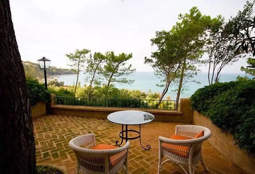 Отель Porto Pirgos