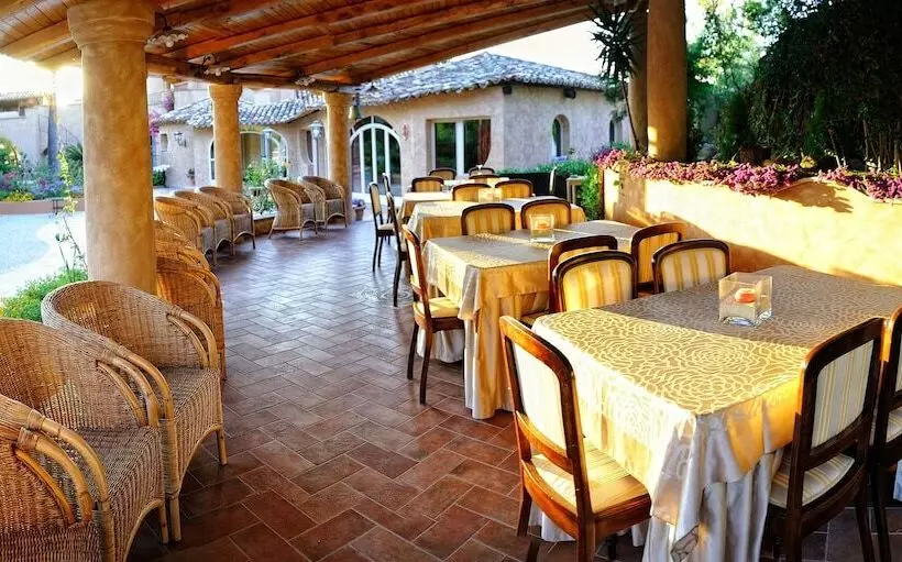 Отель Porto Pirgos