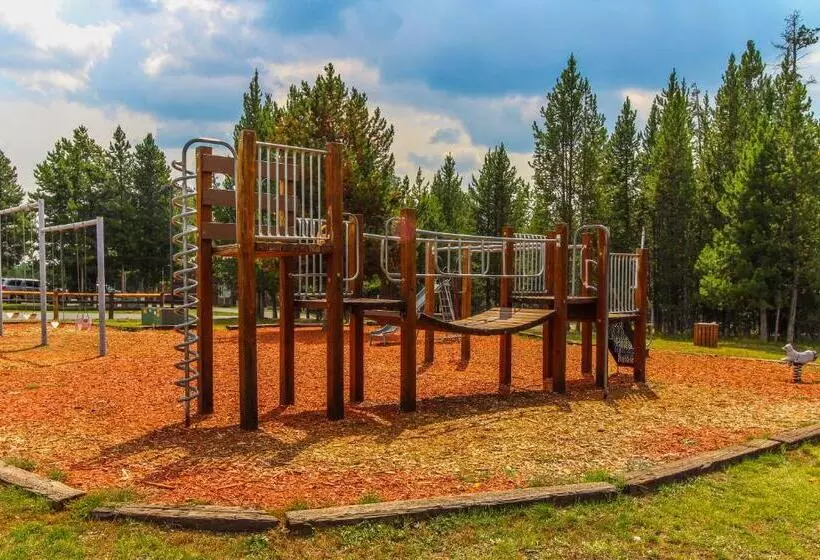 Отель Timbers At Island Park