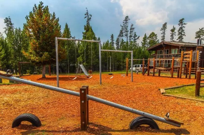 Отель Timbers At Island Park