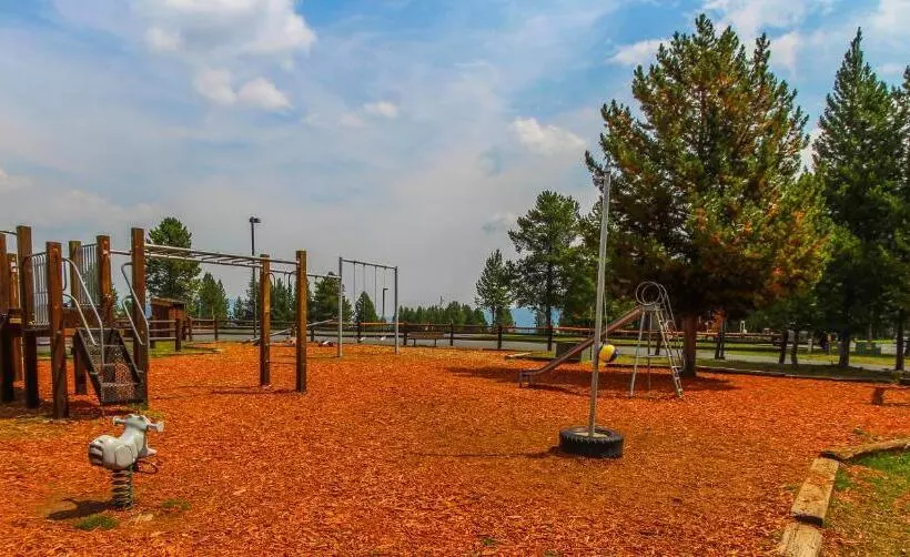 Отель Timbers At Island Park