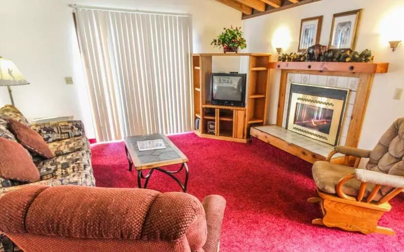 Отель Timbers At Island Park