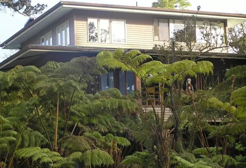 تختخواب و صبحانه Volcano Inn