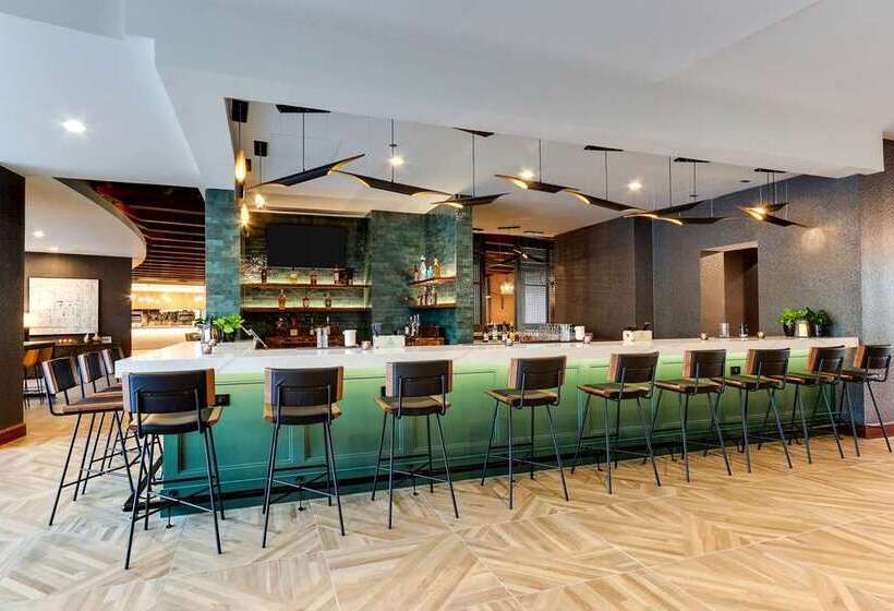 The Chattanoogan Hotel, Curio Collection By Hilton