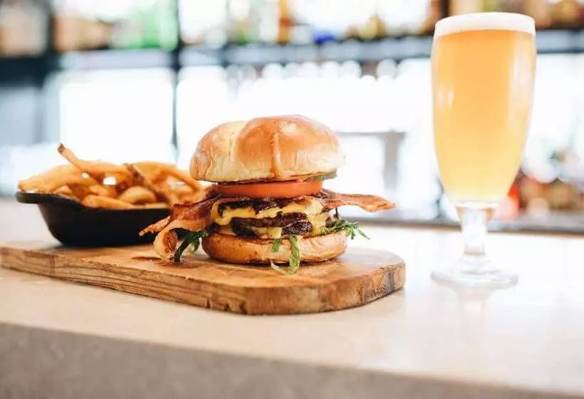 The Chattanoogan Hotel, Curio Collection By Hilton