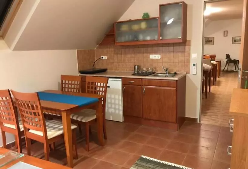 ベッドアンドブレックファースト Prosper Lovasklub Panzió