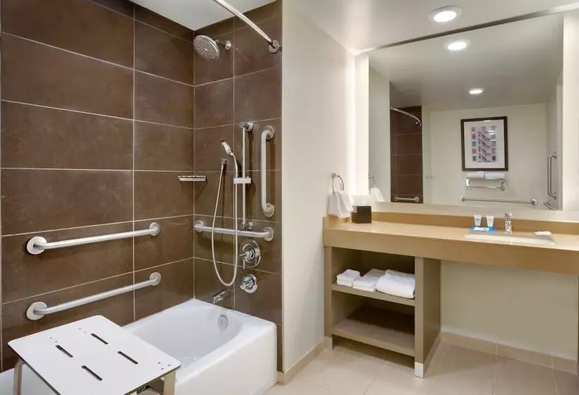 هتل Hyatt House La University Medical Center