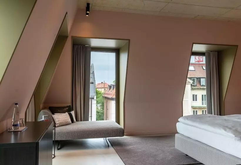 Miano Hotel & Bar