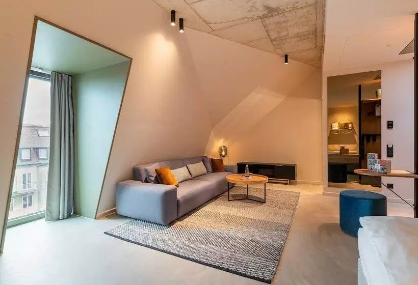 Miano Hotel & Bar