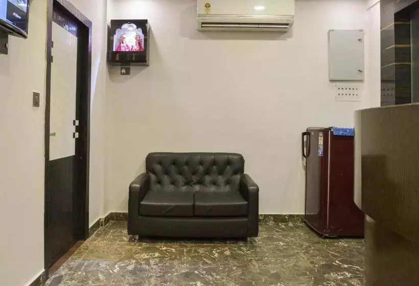 ホテル Oyo 75723 Raghava Residency